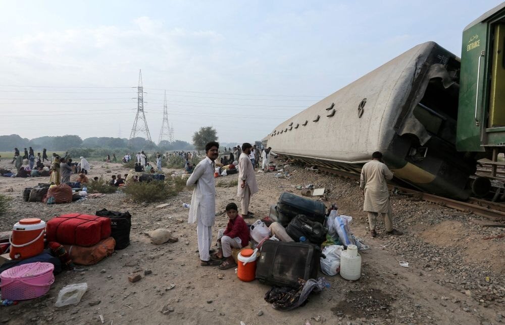 Five killed as passenger train derails near Multan, Pakistan