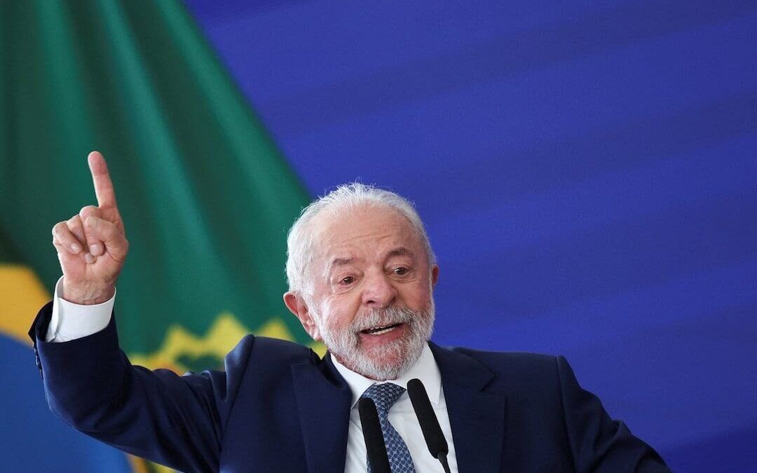 Lula leads Sao Paulo rally for shorter working week ahead of runoff