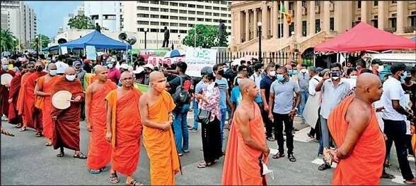 Magistrate bars 54 protesters from Presidential Secretariat area