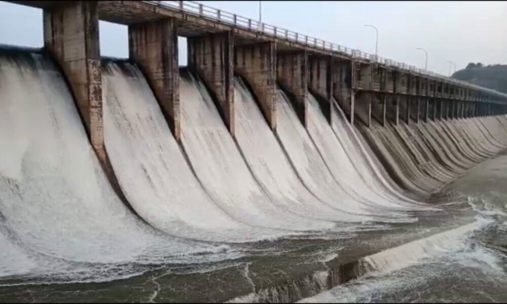 Three major reservoirs open spill gates, two more spilling