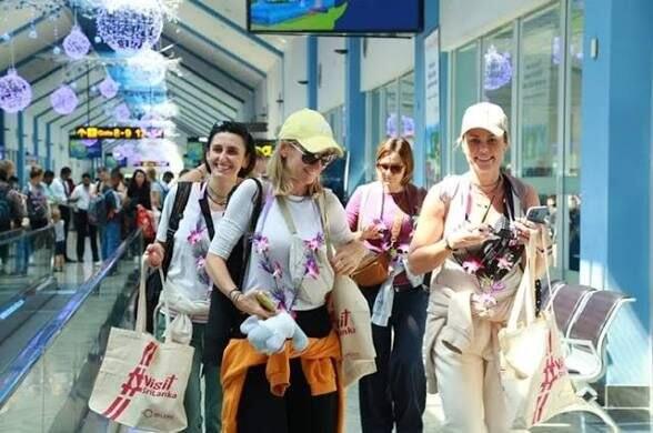 Tourist arrivals near 1.7 million, yet earnings fall 9.2 percent